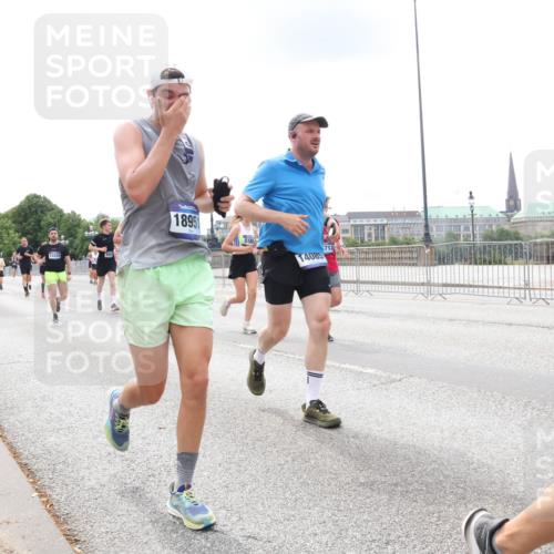 29.06.2025 - hella hamburg halbmarathon Lena Gebhardt http://msf.ph/oto/8476123 29.06.2025 10:33:17 Lombardsbrücke 1895, 14085, 713, 1078, 1324, 1732, 1764, 1995, 2038, 2054, 2085, 2276, 2776, 2838, 2959, 3341, 3391, 3422, 3708, 3812, 3871, 4030, 4096, 4164, 4445, 4555, 4650, 5110, 5180, 5581, 5917, 6040, 6773, 6861, 6999, 7705, 7982, 8170, 8595, 8839, 8891, 9034, 9143, 9258, 9289, 9471, 9542, 9591, 9592, 9750, 9768, 9780, 11229, 11260, 11713, 11756, 11811, 11826, 12039, 12423, 12424, 14305, 14743, 15951 meine-sportfotos.de