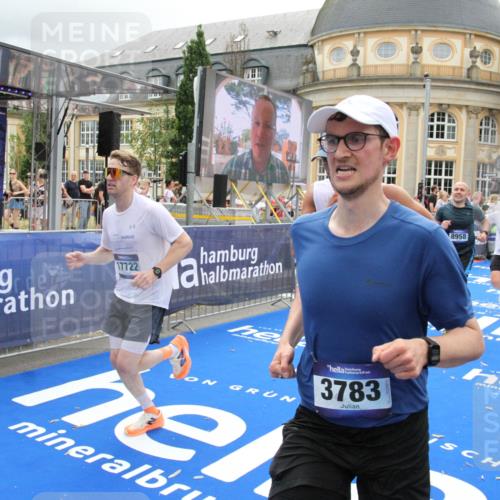 29.06.2025 - hella hamburg halbmarathon Michael Strokosch http://msf.ph/oto/8476125 29.06.2025 10:38:59 Ziel 2980, 3136, 3783, 6682, 8958, 11447, 13137, 15257, 15561, 15873, 17722 meine-sportfotos.de