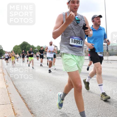 29.06.2025 - hella hamburg halbmarathon Lena Gebhardt http://msf.ph/oto/8476154 29.06.2025 10:33:17 Lombardsbrücke 1635, 18951, 4085, 1078, 1324, 1732, 1764, 1995, 2038, 2054, 2085, 2276, 2776, 2838, 2959, 3341, 3391, 3422, 3708, 3812, 3871, 4030, 4096, 4164, 4445, 4555, 4650, 5110, 5180, 5581, 5917, 6040, 6773, 6861, 6999, 7705, 7982, 8170, 8595, 8839, 8891, 9034, 9143, 9258, 9289, 9471, 9542, 9591, 9592, 9750, 9768, 9780, 11229, 11260, 11713, 11756, 11811, 11826, 12039, 12423, 12424, 14305, 14743, 15951 meine-sportfotos.de