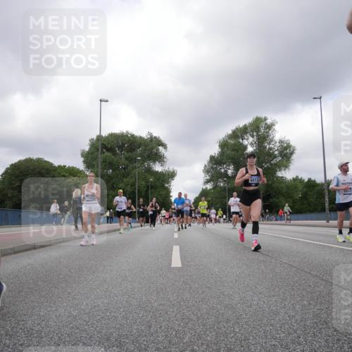 29.06.2025 - hella hamburg halbmarathon Luisa Fischer http://msf.ph/oto/8476164 29.06.2025 10:47:00 Kennedybrücke 15509, 12603, 6012, 13417, 1816, 2343, 2361, 5214, 5720, 6012, 6096, 7205, 10202 meine-sportfotos.de