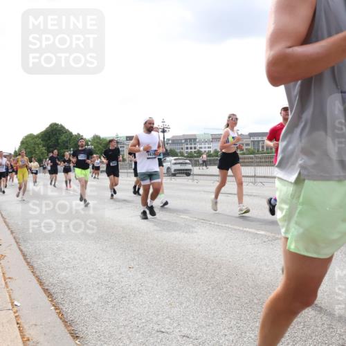 29.06.2025 - hella hamburg halbmarathon Lena Gebhardt http://msf.ph/oto/8476217 29.06.2025 10:33:17 Lombardsbrücke 1639, 18951, 1078, 1324, 1732, 1764, 1995, 2038, 2054, 2085, 2276, 2776, 2838, 2959, 3341, 3391, 3422, 3708, 3812, 3871, 4030, 4096, 4164, 4445, 4555, 4650, 5110, 5180, 5581, 5917, 6040, 6773, 6861, 6999, 7705, 7982, 8170, 8595, 8839, 8891, 9034, 9143, 9258, 9289, 9471, 9542, 9591, 9592, 9750, 9768, 9780, 11229, 11260, 11713, 11756, 11811, 11826, 12039, 12423, 12424, 14305, 14743, 15951 meine-sportfotos.de