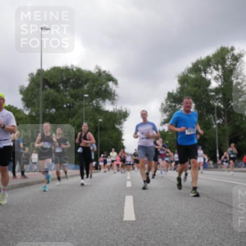 29.06.2025 - hella hamburg halbmarathon Luisa Fischer http://msf.ph/oto/8476227 29.06.2025 10:47:03 Kennedybrücke 1814, 1816, 2343, 2361, 5214, 6012, 6096, 7205, 9704 meine-sportfotos.de