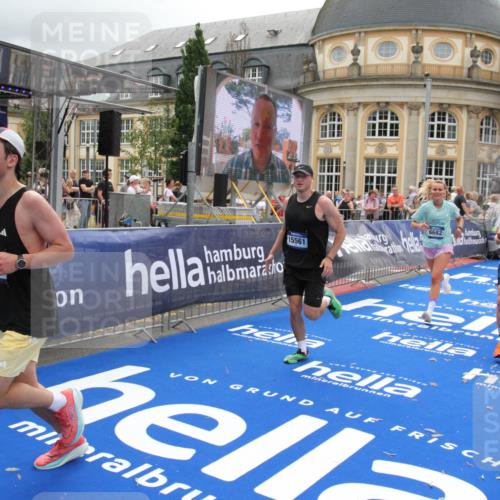 29.06.2025 - hella hamburg halbmarathon Michael Strokosch http://msf.ph/oto/8476261 29.06.2025 10:39:05 Ziel 1164, 1803, 2262, 3136, 4359, 6682, 6686, 6687, 11447, 11619, 15561, 15873, 16820, 18734, 19151 meine-sportfotos.de