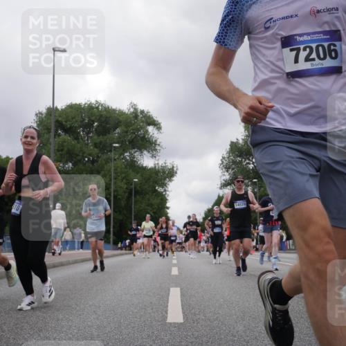 29.06.2025 - hella hamburg halbmarathon Luisa Fischer http://msf.ph/oto/8476266 29.06.2025 10:47:05 Kennedybrücke 8184, 10, 135, 1714, 14528, 7206, 143, 1816, 2343, 2361, 5214, 5649, 6096, 7205, 9704 meine-sportfotos.de