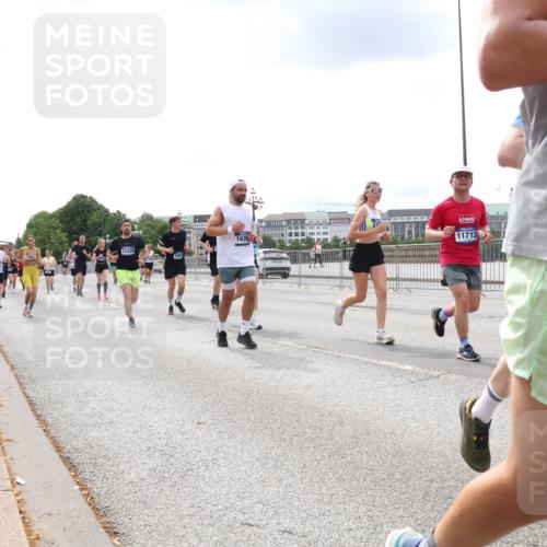 29.06.2025 - hella hamburg halbmarathon Lena Gebhardt http://msf.ph/oto/8476277 29.06.2025 10:33:17 Lombardsbrücke 1639, 11713, 18, 1078, 1324, 1732, 1764, 1995, 2038, 2054, 2085, 2276, 2776, 2838, 2959, 3341, 3391, 3422, 3708, 3812, 3871, 4030, 4096, 4164, 4445, 4555, 4650, 5110, 5180, 5581, 5917, 6040, 6773, 6861, 6999, 7705, 7982, 8170, 8595, 8839, 8891, 9034, 9143, 9258, 9289, 9471, 9542, 9591, 9592, 9750, 9768, 9780, 11229, 11260, 11713, 11756, 11811, 11826, 12039, 12423, 12424, 14305, 14743, 15951 meine-sportfotos.de