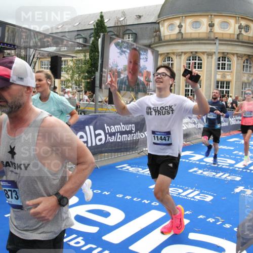 29.06.2025 - hella hamburg halbmarathon Michael Strokosch http://msf.ph/oto/8476297 29.06.2025 10:39:06 Ziel 1164, 1445, 1803, 2262, 3136, 4359, 4759, 6682, 6686, 6687, 11447, 11619, 12137, 15561, 15873, 16820, 18734, 19151 meine-sportfotos.de