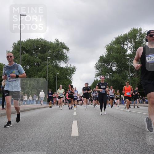 29.06.2025 - hella hamburg halbmarathon Luisa Fischer http://msf.ph/oto/8476321 29.06.2025 10:47:07 Kennedybrücke 13520, 43, 11275, 14528, 609, 1816, 2343, 5214, 5649, 6096, 6931, 7205, 8504, 9704 meine-sportfotos.de