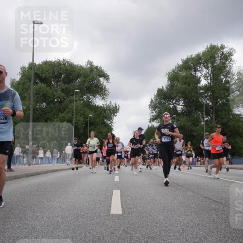 29.06.2025 - hella hamburg halbmarathon Luisa Fischer http://msf.ph/oto/8476335 29.06.2025 10:47:08 Kennedybrücke 13526, 13748, 12654, 17143, 1252, 11279, 19141, 2343, 5214, 5649, 6096, 6931, 8504, 9704 meine-sportfotos.de