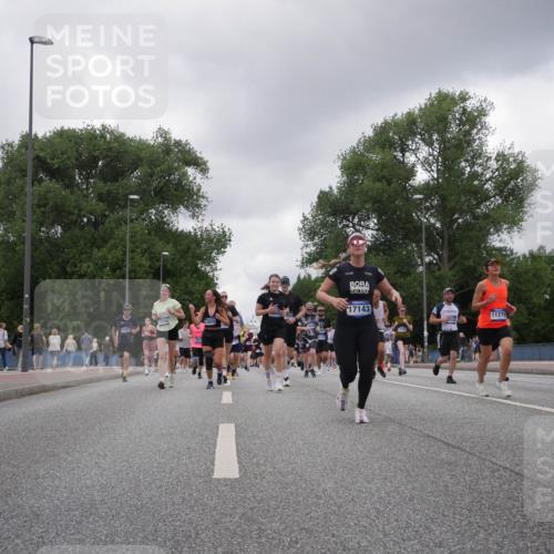 29.06.2025 - hella hamburg halbmarathon Luisa Fischer http://msf.ph/oto/8476344 29.06.2025 10:47:08 Kennedybrücke 4367, 849, 13748, 12654, 17143, 11279, 19141, 2343, 5214, 5649, 6096, 6931, 8504, 9704 meine-sportfotos.de