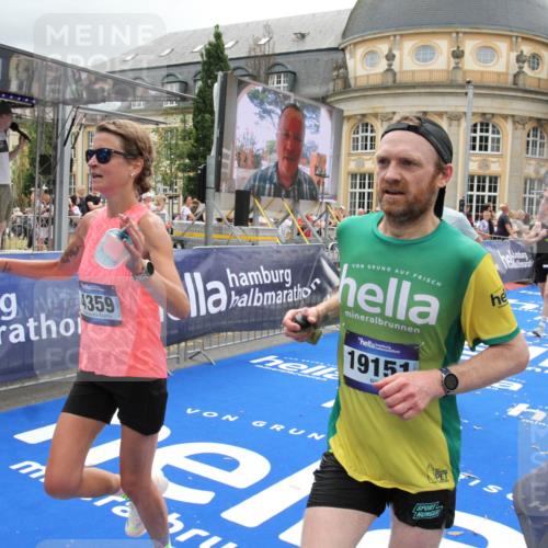 29.06.2025 - hella hamburg halbmarathon Michael Strokosch http://msf.ph/oto/8476354 29.06.2025 10:39:08 Ziel 1164, 1445, 1803, 2262, 4359, 4759, 6682, 6686, 6687, 11447, 11619, 12137, 15556, 16656, 16820, 18734, 19151 meine-sportfotos.de