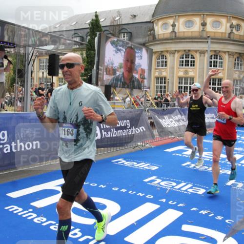29.06.2025 - hella hamburg halbmarathon Michael Strokosch http://msf.ph/oto/8476372 29.06.2025 10:39:08 Ziel 1164, 1445, 1803, 2262, 4359, 4759, 6682, 6686, 6687, 11447, 11619, 12137, 15556, 16656, 16820, 18734, 19151 meine-sportfotos.de