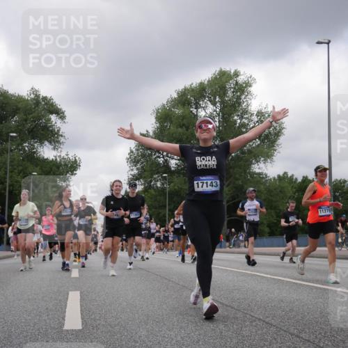 29.06.2025 - hella hamburg halbmarathon Luisa Fischer http://msf.ph/oto/8476379 29.06.2025 10:47:09 Kennedybrücke 13748, 1627, 12654, 18316, 11955, 17143, 12520, 11279, 19141, 2343, 5214, 5649, 6096, 6931, 7197, 8504, 9704 meine-sportfotos.de