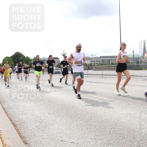 29.06.2025 - hella hamburg halbmarathon Lena Gebhardt http://msf.ph/oto/8476405 29.06.2025 10:33:18 Lombardsbrücke 1333, 11713, 639, 1078, 1324, 1732, 1764, 1995, 2038, 2054, 2085, 2276, 2776, 2838, 2959, 3341, 3391, 3422, 3708, 3812, 3871, 4030, 4096, 4164, 4445, 4555, 4650, 5110, 5180, 5581, 5917, 6040, 6773, 6861, 6999, 7705, 7982, 8021, 8170, 8595, 8839, 8891, 9034, 9143, 9234, 9258, 9289, 9471, 9542, 9591, 9592, 9750, 9768, 9780, 11229, 11260, 11713, 11756, 11811, 11826, 12039, 12423, 12424, 14305, 14743, 15951 meine-sportfotos.de