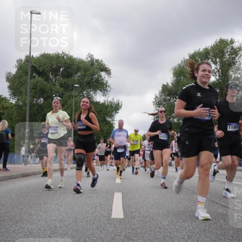 29.06.2025 - hella hamburg halbmarathon Luisa Fischer http://msf.ph/oto/8476422 29.06.2025 10:47:11 Kennedybrücke 4367, 13748, 12654, 12792, 18318, 11955, 13705, 2343, 5001, 5192, 5201, 5214, 5649, 6096, 6931, 7197, 8504, 9704 meine-sportfotos.de