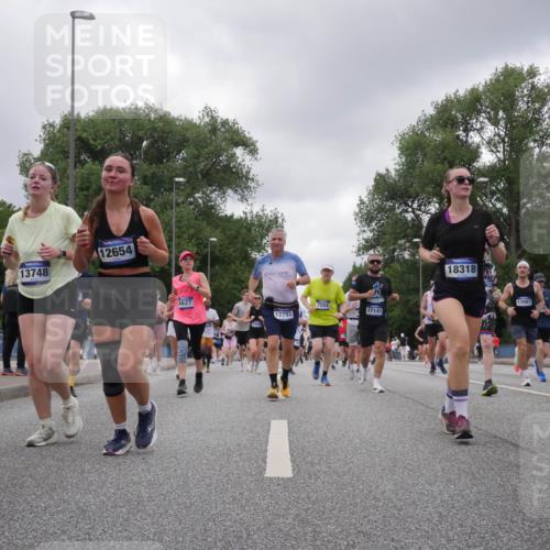29.06.2025 - hella hamburg halbmarathon Luisa Fischer http://msf.ph/oto/8476438 29.06.2025 10:47:12 Kennedybrücke 13748, 12654, 4627, 1951, 12792, 7504, 17141, 18318, 13987, 16358, 2343, 3597, 4636, 5001, 5192, 5201, 5214, 5649, 6931, 7197, 8504, 9704 meine-sportfotos.de