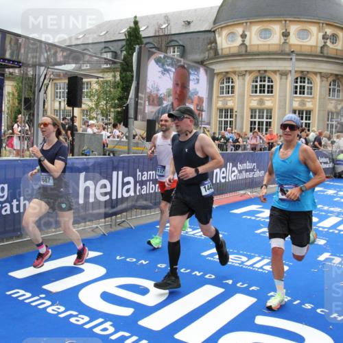 29.06.2025 - hella hamburg halbmarathon Michael Strokosch http://msf.ph/oto/8476452 29.06.2025 10:39:12 Ziel 1445, 3282, 4759, 6686, 6687, 11305, 11619, 12137, 13729, 15556, 16656, 16820, 17668, 18149, 18547 meine-sportfotos.de