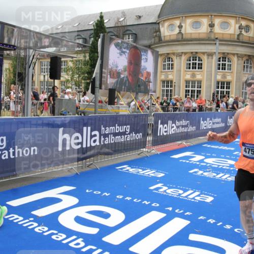 29.06.2025 - hella hamburg halbmarathon Michael Strokosch http://msf.ph/oto/8476475 29.06.2025 10:39:13 Ziel 1445, 3282, 4759, 6686, 6687, 11305, 11619, 12137, 13729, 14311, 15556, 16656, 16820, 17668, 18149, 18547 meine-sportfotos.de
