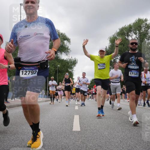 29.06.2025 - hella hamburg halbmarathon Luisa Fischer http://msf.ph/oto/8476492 29.06.2025 10:47:15 Kennedybrücke 4627, 12792, 157, 7504, 14890, 17141, 6931, 165, 3597, 4636, 4866, 5001, 5192, 5201, 5649, 6334, 6931, 7197, 8504, 9704, 10006, 10097 meine-sportfotos.de