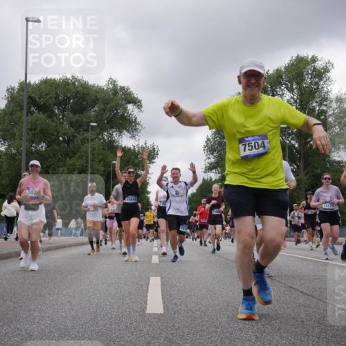 29.06.2025 - hella hamburg halbmarathon Luisa Fischer http://msf.ph/oto/8476525 29.06.2025 10:47:15 Kennedybrücke 30, 15848, 7197, 157, 2258, 1486, 7504, 15177, 6931, 3597, 4636, 4866, 5001, 5192, 5201, 5649, 6334, 6931, 7197, 8504, 9704, 10006, 10097 meine-sportfotos.de