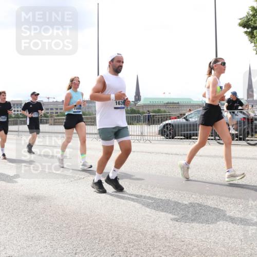 29.06.2025 - hella hamburg halbmarathon Lena Gebhardt http://msf.ph/oto/8476560 29.06.2025 10:33:19 Lombardsbrücke 13339, 6773, 2085, 15885, 1639, 1078, 1324, 1732, 1764, 1995, 2038, 2054, 2085, 2276, 2776, 2838, 2959, 3341, 3391, 3708, 3812, 3871, 4030, 4096, 4164, 4445, 4555, 4650, 5110, 5180, 5581, 5917, 6040, 6773, 6861, 6999, 7705, 7982, 8021, 8170, 8595, 8839, 8891, 9034, 9143, 9234, 9258, 9289, 9438, 9471, 9542, 9591, 9592, 9750, 9768, 9780, 11229, 11260, 11713, 11756, 11811, 11826, 12039, 12423, 12424, 14305, 14743, 15951 meine-sportfotos.de
