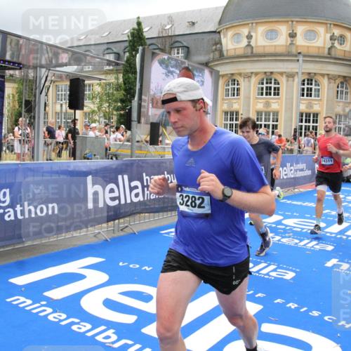 29.06.2025 - hella hamburg halbmarathon Michael Strokosch http://msf.ph/oto/8476576 29.06.2025 10:39:19 Ziel 2044, 3282, 4565, 5752, 6037, 8319, 8925, 11305, 12046, 13479, 13729, 14311, 17646, 17668, 18149 meine-sportfotos.de