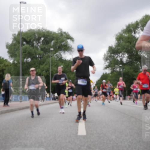 29.06.2025 - hella hamburg halbmarathon Luisa Fischer http://msf.ph/oto/8476653 29.06.2025 10:47:22 Kennedybrücke 1400, 2258, 2733, 3597, 4636, 4866, 5001, 5192, 5201, 5902, 5905, 6226, 6334, 7197, 9879, 10006, 10097, 10220 meine-sportfotos.de