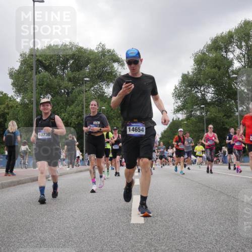 29.06.2025 - hella hamburg halbmarathon Luisa Fischer http://msf.ph/oto/8476668 29.06.2025 10:47:22 Kennedybrücke 13730, 1023, 14654, 1022, 221, 5905, 2258, 11966, 1400, 2258, 2733, 3597, 4636, 4866, 5001, 5192, 5201, 5902, 5905, 6226, 6334, 7197, 9879, 10006, 10097, 10220 meine-sportfotos.de