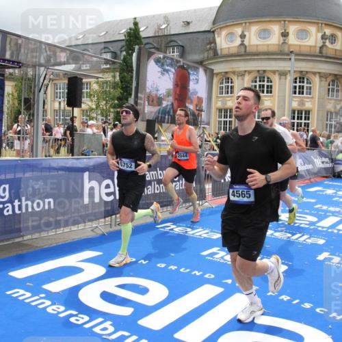 29.06.2025 - hella hamburg halbmarathon Michael Strokosch http://msf.ph/oto/8476692 29.06.2025 10:39:21 Ziel 2044, 4565, 5752, 6037, 8319, 8925, 11305, 12046, 13479, 13729, 14311, 14359, 15866, 17646, 17668 meine-sportfotos.de