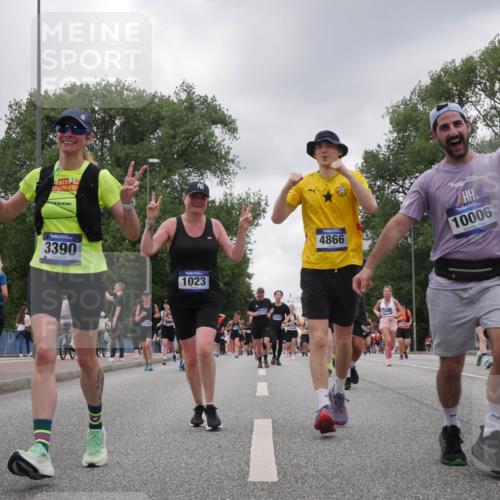 29.06.2025 - hella hamburg halbmarathon Luisa Fischer http://msf.ph/oto/8476730 29.06.2025 10:47:26 Kennedybrücke 3390, 5293, 1023, 2733, 12454, 4866, 10006, 102, 1400, 1459, 2258, 2674, 2733, 4866, 5902, 5905, 6226, 6334, 8058, 8591, 9879, 10006, 10097, 10220, 10285, 10553 meine-sportfotos.de
