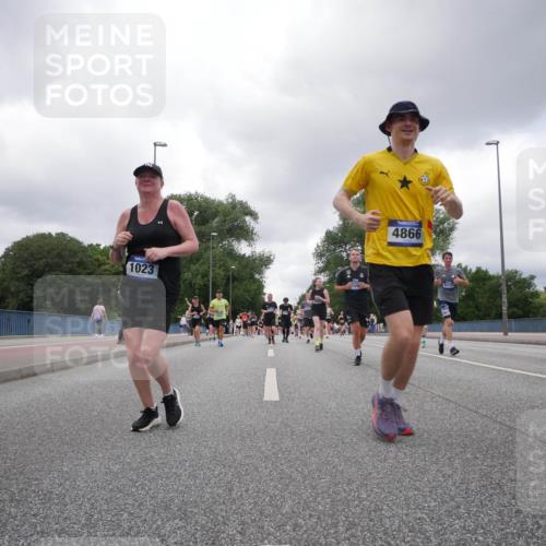 29.06.2025 - hella hamburg halbmarathon Luisa Fischer http://msf.ph/oto/8476763 29.06.2025 10:47:27 Kennedybrücke 1023, 4866, 109, 6226, 9879, 1026, 1400, 1459, 2258, 2674, 2733, 4866, 5902, 5905, 6226, 6334, 8058, 8591, 9879, 10006, 10097, 10220, 10285, 10553 meine-sportfotos.de