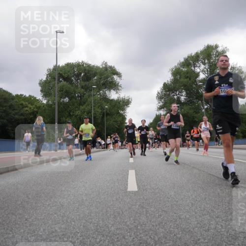 29.06.2025 - hella hamburg halbmarathon Luisa Fischer http://msf.ph/oto/8476792 29.06.2025 10:47:28 Kennedybrücke 2733, 12454, 1400, 10, 1306, 1026, 1400, 1459, 1802, 1804, 2258, 2674, 2733, 4866, 5127, 5902, 5905, 6226, 6334, 8058, 8591, 9879, 10006, 10220, 10285, 10553 meine-sportfotos.de