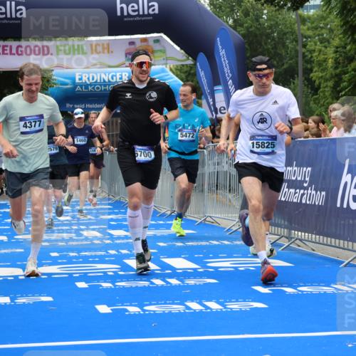 29.06.2025 - hella hamburg halbmarathon Strokosch-Dieckow http://msf.ph/oto/8476817 29.06.2025 10:47:02 Ziel 1139, 1460, 1689, 4093, 4377, 5472, 6700, 7908, 9794, 10122, 12579, 13007, 13728, 14415, 14449, 14594, 14783, 15684, 15825, 16081, 17979 meine-sportfotos.de