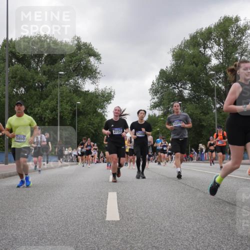 29.06.2025 - hella hamburg halbmarathon Luisa Fischer http://msf.ph/oto/8476828 29.06.2025 10:47:30 Kennedybrücke 2733, 5293, 5890, 12454, 13371, 145, 5079, 1026, 1400, 1459, 1802, 1804, 2674, 2733, 3065, 5127, 6226, 8058, 8591, 9879, 10220, 10285, 10553 meine-sportfotos.de