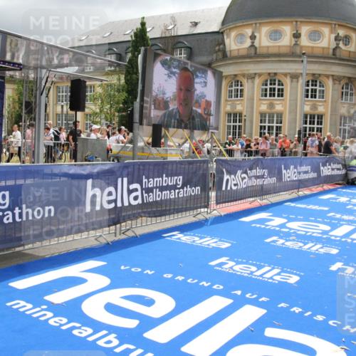 29.06.2025 - hella hamburg halbmarathon Michael Strokosch http://msf.ph/oto/8476873 29.06.2025 10:39:29 Ziel 1343, 2546, 2972, 6152, 8346, 12335, 12372, 14359, 15013, 15866 meine-sportfotos.de