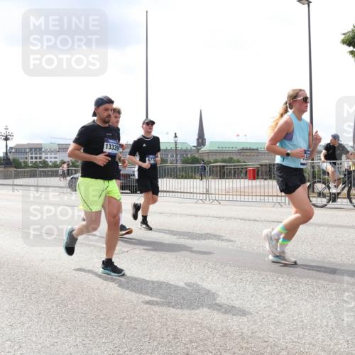 29.06.2025 - hella hamburg halbmarathon Lena Gebhardt http://msf.ph/oto/8476909 29.06.2025 10:33:20 Lombardsbrücke 838, 13339, 15, 1078, 1324, 1732, 1764, 1995, 2038, 2054, 2085, 2276, 2776, 2838, 2959, 3341, 3391, 3708, 3812, 3871, 4030, 4096, 4164, 4445, 4555, 4650, 5110, 5180, 5581, 5917, 6040, 6773, 6861, 6999, 7705, 7982, 8021, 8170, 8282, 8595, 8839, 8891, 9034, 9143, 9234, 9258, 9289, 9438, 9471, 9542, 9591, 9592, 9750, 9768, 9780, 9799, 11229, 11260, 11713, 11756, 11811, 11826, 12039, 12423, 12424, 14305, 14743, 15951 meine-sportfotos.de