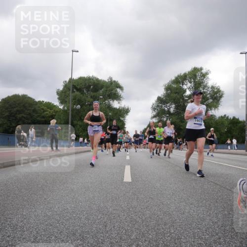 29.06.2025 - hella hamburg halbmarathon Luisa Fischer http://msf.ph/oto/8477021 29.06.2025 10:47:40 Kennedybrücke 12803, 2518, 1903, 1026, 1095, 1802, 1804, 2073, 3065, 4968, 5127, 5355, 7489, 8763, 8870, 9331, 9333, 10707 meine-sportfotos.de