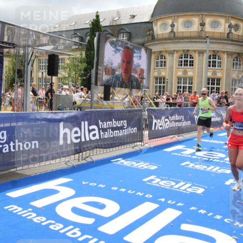 29.06.2025 - hella hamburg halbmarathon Michael Strokosch http://msf.ph/oto/8477027 29.06.2025 10:39:36 Ziel 1343, 7152, 7154, 9116, 9265, 11806, 14077, 15336, 15828, 15965, 17215, 17360, 18154, 18285, 18803 meine-sportfotos.de