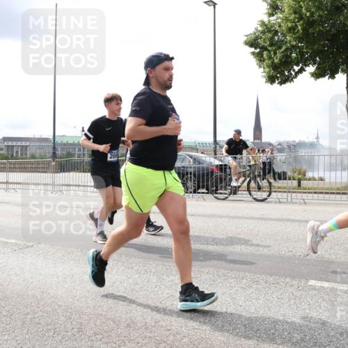 29.06.2025 - hella hamburg halbmarathon Lena Gebhardt http://msf.ph/oto/8477045 29.06.2025 10:33:20 Lombardsbrücke 208, 1078, 1324, 1732, 1764, 1995, 2038, 2054, 2085, 2276, 2776, 2838, 2959, 3341, 3391, 3708, 3812, 3871, 4030, 4096, 4164, 4445, 4555, 4650, 5110, 5180, 5581, 5917, 6040, 6773, 6861, 6999, 7705, 7982, 8021, 8170, 8282, 8595, 8839, 8891, 9034, 9143, 9234, 9258, 9289, 9438, 9471, 9542, 9591, 9592, 9750, 9768, 9780, 9799, 11229, 11260, 11713, 11756, 11811, 11826, 12039, 12423, 12424, 14305, 14743, 15951 meine-sportfotos.de
