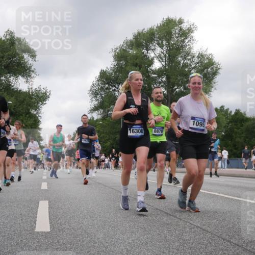 29.06.2025 - hella hamburg halbmarathon Luisa Fischer http://msf.ph/oto/8477095 29.06.2025 10:47:42 Kennedybrücke 6971, 12518, 98, 18478, 44, 519, 16308, 8870, 1095, 1095, 2073, 2186, 3065, 4968, 5355, 6036, 7489, 8763, 8870, 9331, 9333, 10707 meine-sportfotos.de