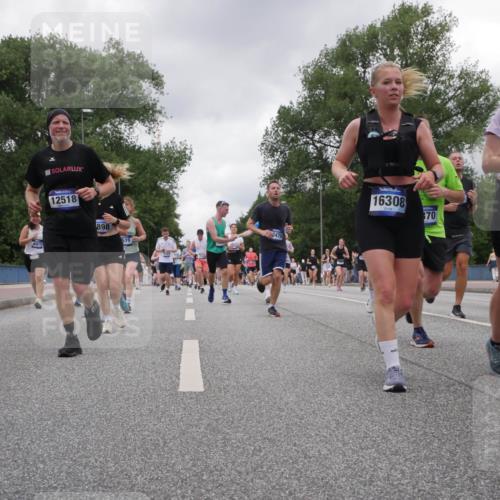 29.06.2025 - hella hamburg halbmarathon Luisa Fischer http://msf.ph/oto/8477111 29.06.2025 10:47:43 Kennedybrücke 6971, 12518, 898, 619, 3478, 16308, 70, 1095, 1095, 2073, 2186, 2692, 4968, 5355, 6036, 7489, 8763, 8870, 9331, 9333, 10707 meine-sportfotos.de