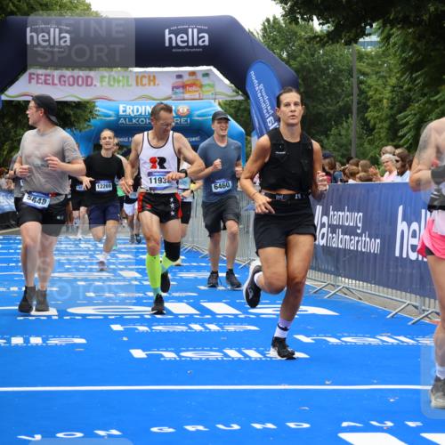 29.06.2025 - hella hamburg halbmarathon Strokosch-Dieckow http://msf.ph/oto/8477127 29.06.2025 10:46:01 Ziel 2189, 2707, 4277, 5648, 6460, 6532, 7961, 8269, 8577, 8871, 9585, 11125, 11936, 12084, 12269, 13630, 14462, 14804, 15149, 16136, 16466, 16475, 17008, 18081, 18702, 19116 meine-sportfotos.de