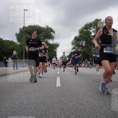 29.06.2025 - hella hamburg halbmarathon Luisa Fischer http://msf.ph/oto/8477132 29.06.2025 10:47:43 Kennedybrücke 12518, 4898, 496, 18476, 16308, 1095, 2073, 2186, 2692, 4968, 5355, 6036, 7489, 8763, 8870, 9331, 9333, 10707 meine-sportfotos.de