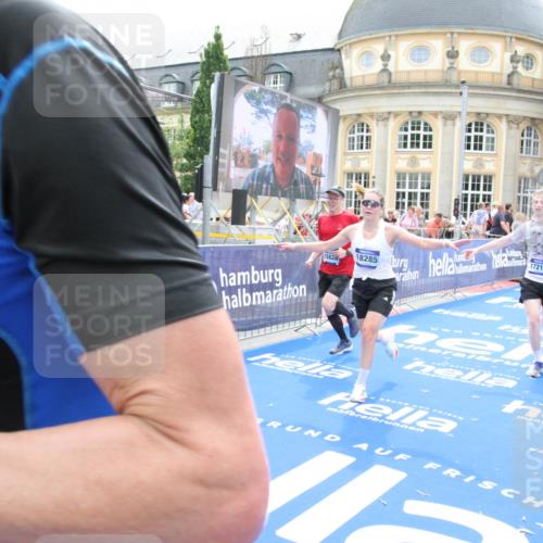29.06.2025 - hella hamburg halbmarathon Michael Strokosch http://msf.ph/oto/8477185 29.06.2025 10:39:40 Ziel 1358, 4398, 4888, 7152, 7154, 9116, 9265, 11284, 11806, 14077, 15094, 15336, 15828, 16761, 17215, 17360, 17425, 18154, 18285, 18803 meine-sportfotos.de