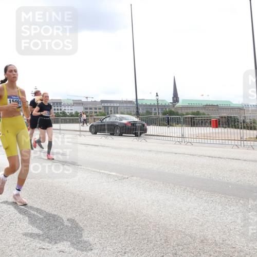 29.06.2025 - hella hamburg halbmarathon Lena Gebhardt http://msf.ph/oto/8477198 29.06.2025 10:33:21 Lombardsbrücke 1826, 16270, 15091, 1078, 1324, 1732, 1764, 1995, 2038, 2054, 2085, 2276, 2776, 2838, 2959, 3341, 3391, 3708, 3812, 3871, 4030, 4096, 4164, 4361, 4445, 4449, 4555, 4650, 5075, 5110, 5180, 5581, 5917, 6040, 6109, 6773, 6861, 6999, 7705, 7982, 8021, 8170, 8282, 8595, 8839, 8891, 9034, 9143, 9234, 9258, 9289, 9438, 9471, 9542, 9591, 9592, 9750, 9768, 9780, 9799, 11229, 11260, 11713, 11756, 11811, 11826, 12039, 12423, 12424, 14305, 14743, 15951 meine-sportfotos.de