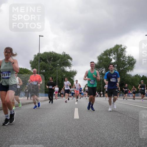 29.06.2025 - hella hamburg halbmarathon Luisa Fischer http://msf.ph/oto/8477249 29.06.2025 10:47:46 Kennedybrücke 1519, 6973, 9331, 7326, 18080, 12256, 1095, 2073, 2186, 2692, 3596, 4968, 5355, 6036, 6895, 7489, 8763, 8870, 9331, 9333, 10707 meine-sportfotos.de