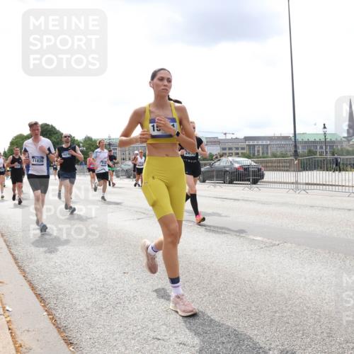 29.06.2025 - hella hamburg halbmarathon Lena Gebhardt http://msf.ph/oto/8477273 29.06.2025 10:33:21 Lombardsbrücke 11826, 16270, 15, 1078, 1324, 1732, 1764, 1995, 2038, 2054, 2085, 2276, 2776, 2838, 2959, 3341, 3391, 3708, 3812, 3871, 4030, 4096, 4164, 4361, 4445, 4449, 4555, 4650, 5075, 5110, 5180, 5581, 5917, 6040, 6109, 6773, 6861, 6999, 7705, 7982, 8021, 8170, 8282, 8595, 8839, 8891, 9034, 9143, 9234, 9258, 9289, 9438, 9471, 9542, 9591, 9592, 9750, 9768, 9780, 9799, 11229, 11260, 11713, 11756, 11811, 11826, 12039, 12423, 12424, 14305, 14743, 15951 meine-sportfotos.de