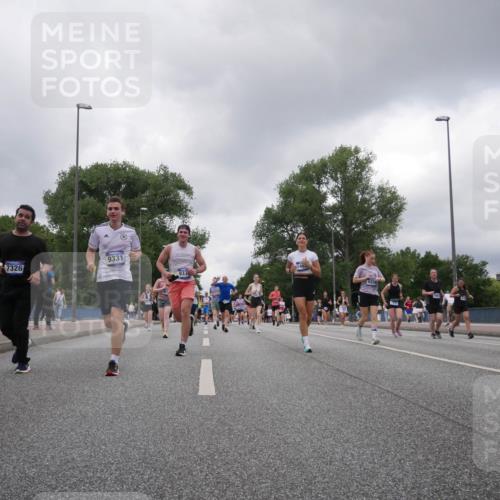 29.06.2025 - hella hamburg halbmarathon Luisa Fischer http://msf.ph/oto/8477329 29.06.2025 10:47:48 Kennedybrücke 7326, 9331, 933, 1403, 1070, 6036, 2186, 2692, 3596, 6036, 6895, 7489, 8763, 9331, 9333, 10707 meine-sportfotos.de