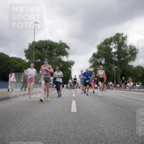 29.06.2025 - hella hamburg halbmarathon Luisa Fischer http://msf.ph/oto/8477417 29.06.2025 10:47:50 Kennedybrücke 9073, 2186, 2692, 3596, 6036, 6895, 8763, 10707 meine-sportfotos.de