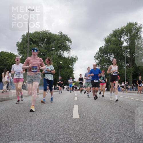 29.06.2025 - hella hamburg halbmarathon Luisa Fischer http://msf.ph/oto/8477436 29.06.2025 10:47:51 Kennedybrücke 8763, 9073, 784, 3596, 1454, 2186, 2692, 3596, 5730, 5731, 6036, 6895, 8763, 10707 meine-sportfotos.de