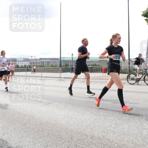 29.06.2025 - hella hamburg halbmarathon Lena Gebhardt http://msf.ph/oto/8477448 29.06.2025 10:33:23 Lombardsbrücke 11826, 2838, 1324, 1764, 1995, 2038, 2054, 2085, 2342, 2776, 2838, 2959, 3170, 3341, 3391, 3708, 3812, 3871, 4030, 4096, 4164, 4361, 4433, 4445, 4449, 4555, 4650, 5075, 5110, 5180, 5569, 5581, 5917, 6109, 6773, 6854, 6861, 6999, 7653, 7705, 7982, 8021, 8157, 8170, 8282, 8595, 8891, 9143, 9234, 9258, 9289, 9438, 9471, 9591, 9592, 9750, 9768, 9780, 9799, 11229, 11260, 11713, 11811, 11826, 12039, 12423, 12424, 14305, 14743, 15951 meine-sportfotos.de